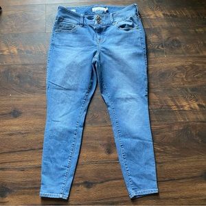 2/$30! Torrid denim Jeggings medium wash